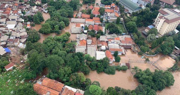 Jokowi Pembangunan Prasarana Pengendalian Banjir Jakarta Terkendala