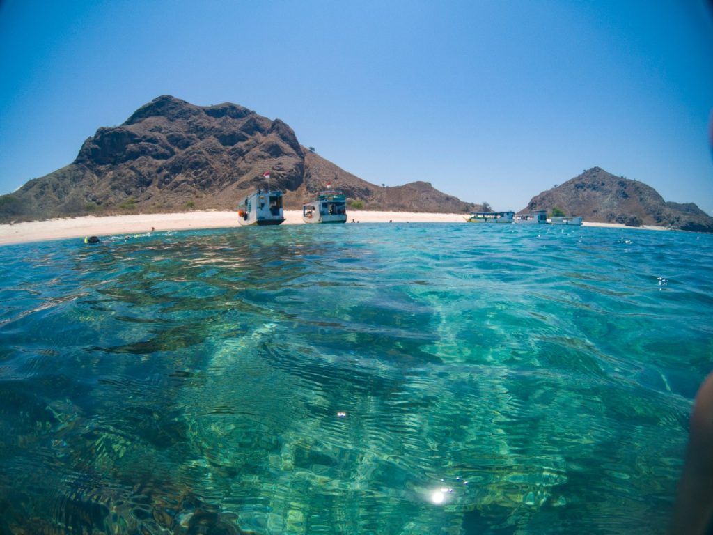Pink Beach Labuan Bajo Masuk 7 Pantai Unik Dunia Berita