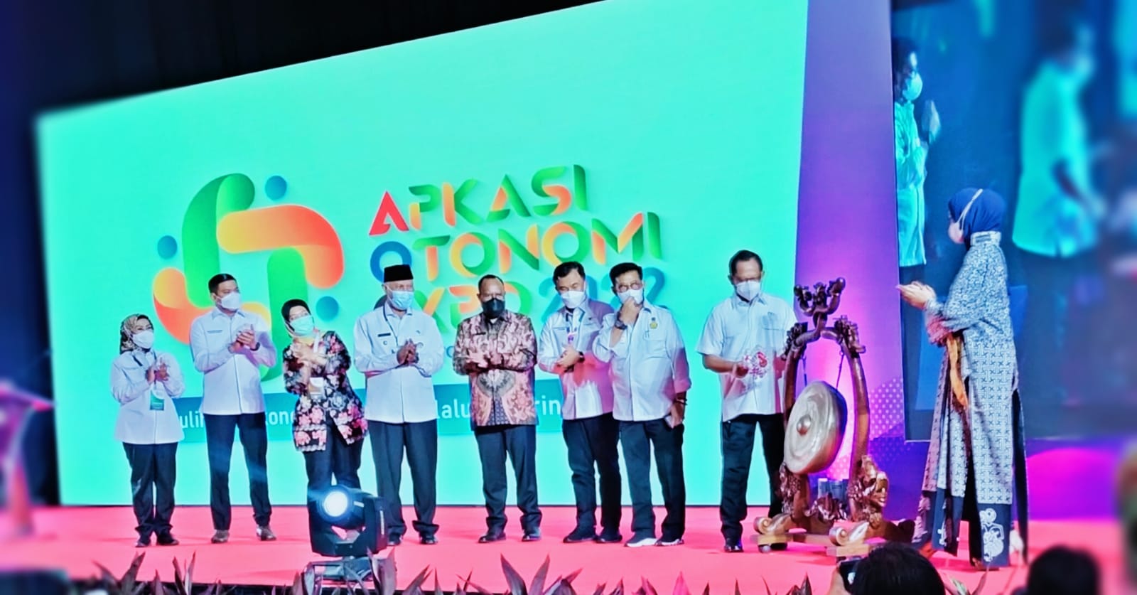 Pemukulan Gong Tanda Resmi Dibukanya APKASI Otonomi Expo 2022