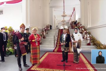 Hadiri Upacara Peringatan HUT ke-77 Wapres Kenakan Baju Adat Banten