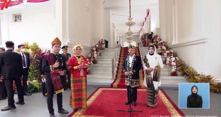 Hadiri Upacara Peringatan HUT ke-77 Wapres Kenakan Baju Adat Banten