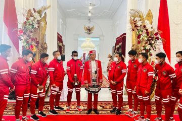 Presiden Joko Widodo Menemui Timnas U-16 di Istana Merdeka