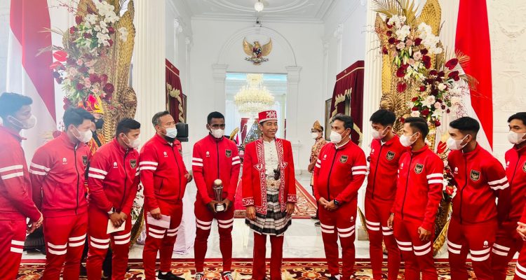 Presiden Joko Widodo Menemui Timnas U-16 di Istana Merdeka
