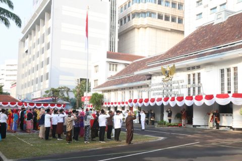 Kemenko PMK Gelar Kegiatan Upacara Pengibaran Bendera Merah Putih