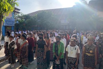 Peringati HUT Republik Indonesia ke-77 Dengan Berbaju Daerah
