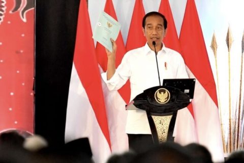 Presiden Joko Widodo Berikan Sertifikat Tanah Bagi Rakyat di Sidoarjo