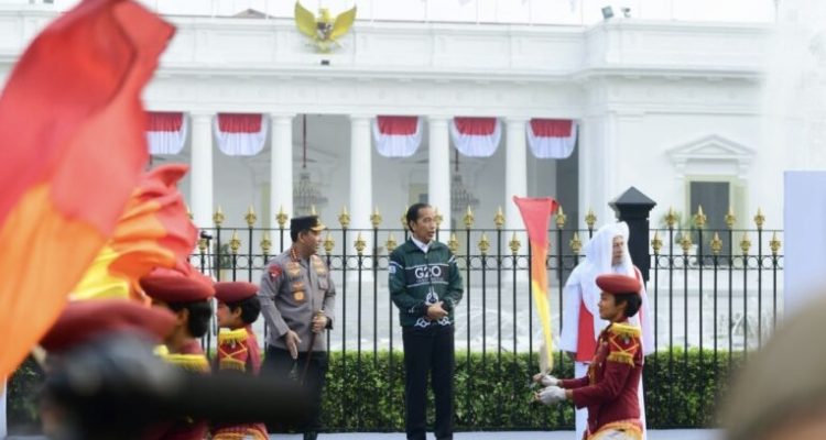 Presiden Joko Widodo Melepas Kirab Merah Putih
