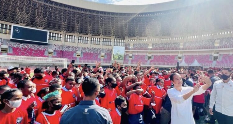 Presiden Jokowi Meluncurkan Papua Football Academy
