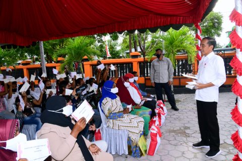 Bantuan Sosial Diberikan Presiden Jokowi Bagi Peserta PKH Maluku Tenggara