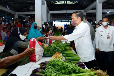 Presiden Lanjut Berikan Bansos Berupa BLT BBM dan Sembako