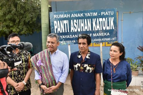Wamenkeu Serahkan Bantuan Sosial Pada Panti Asuhan Sonaf Maneka