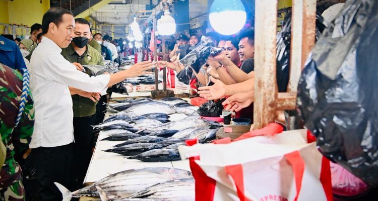 Kedatangan Presiden di Pasar Bahari Berkesan Disambut Dengan Sukacita