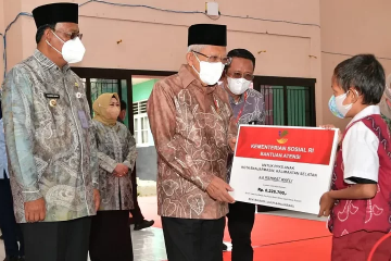 Wapres Serahkan Bansos Di Kota Banjarbaru