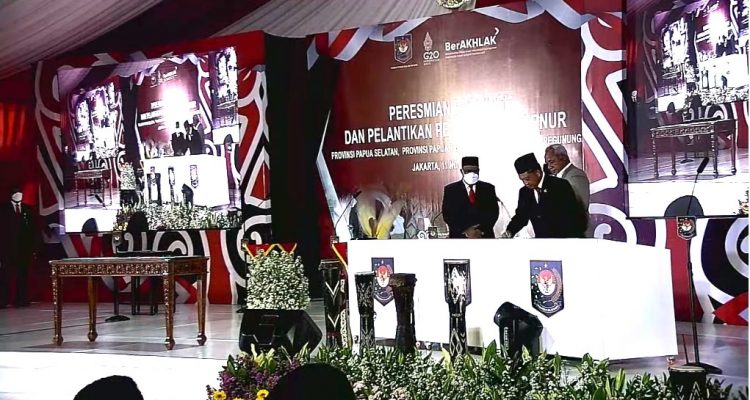 Mendagri Meresmikan Tiga Provinsi Baru di Papua