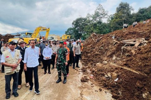 Presiden Meninjau Langsung Lokasi Terdampak Gempa Bumi