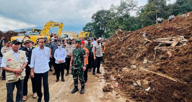 Presiden Meninjau Langsung Lokasi Terdampak Gempa Bumi