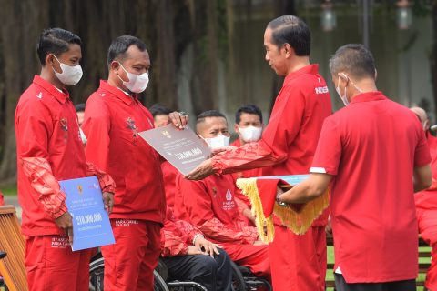 Penyerahan Bonus Bagi Atlet ASEAN Paragames XI 2022