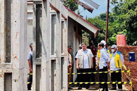 Presiden Meninjau Pembangunan Rumah Tahan Gempa di Cianjur