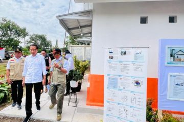 Presiden Jokowi Meninjau Rumah Contoh Tahan Gempa di Cianjur
