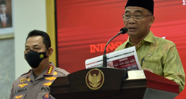 Presiden Jokowi Memimpin Rapat Persiapan Natal dan Tahun Baru