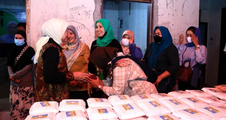 Dapur Umum Menaker untuk Korban Kebakaran Mampang Prapatan