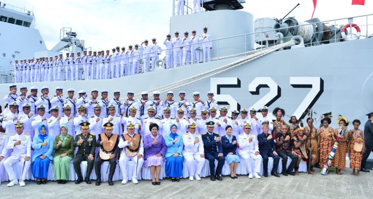 Kapal Angkut Tank Terbaru AL KRI Teluk Wondama (TWA) – 527