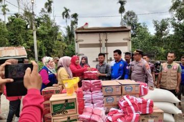 Bantuan Masa Panik Daerah Dampak Banjir di Aceh