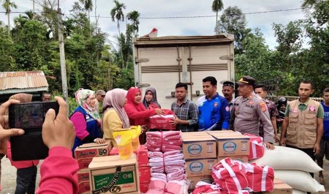 Bantuan Masa Panik Daerah Dampak Banjir di Aceh