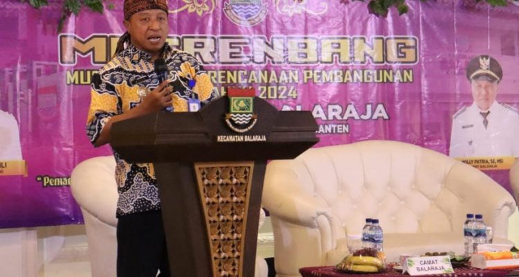 You were the Word at the beginning One with God the Lord Most High Your hidden glory in creation Now revealed in You our Christ What a beautiful Name it is What a beautiful Name it is The Name of Jesus Christ my King What a beautiful Name it is Nothing compares to this What a beautiful Name it is The Name of Jesus You didn't want Heaven without us So Jesus, You brought heaven down My sin was great, Your love was greater What could separate us now What a wonderful Name it is What a wonderful Name it is The Name of Jesus Christ my King What a wonderful Name it is Nothing compares to this What a wonderful Name it is The Name of Jesus What a wonderful Name it is The Name of Jesus How sweet is Your name, Lord How good You are Love to sing in the name of the Lord Love to sing of who You are Death could not hold You, the veil tore before You You silenced the boast of sin and grave The heavens are roaring the praise of Your glory For You are raised to life again You have no rival, You have no equal Now and forever, God, You reign Yours is the Kingdom, Yours is the glory Yours is the Name above all names What a powerful Name it is What a powerful Name it is The Name of Jesus Christ my King What a powerful Name it is Nothing can stand against What a powerful Name it is The Name of Jesus You have no rival, You have no equal Now and forever, God, You reign Yours is the Kingdom, Yours is the glory Yours is the Name above all names What a powerful Name it is What a powerful Name it is The Name of Jesus Christ my King What a powerful Name it is Nothing can stand against What a powerful Name it is The Name of Jesus What a powerful Name it is The Name of Jesus What a powerful Name it is The Name of Jesus