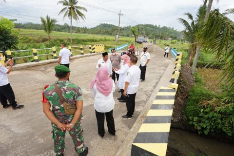 Tahun ini, Pemkab Banyuwangi kembali memacu pembangunan dan perbaikan jembatan. Terdapat 31 titik jembatan yang dibangun.