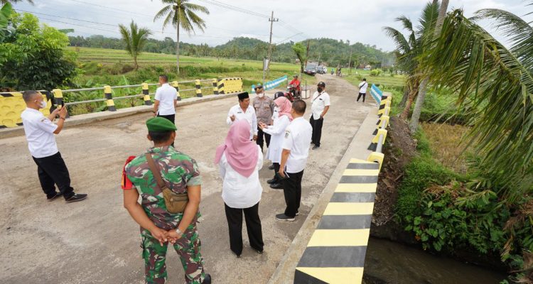 Tahun ini, Pemkab Banyuwangi kembali memacu pembangunan dan perbaikan jembatan. Terdapat 31 titik jembatan yang dibangun.