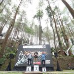 Selain Sekda Jateng, kegiatan “Beli Kreatif Desa Wisata (BetiDewi) Naik Kelas dan Awarding BOB Downhill 2023 tersebut, juga dihadiri Menteri Pariwisata dan Ekonomi Kreatif RI Sandiaga Uno, Pelaksana tugas Direktur Utama Badan Otorita Borobudur Agustin Peranginangin, Bupati Purworejo Agus Bastian, serta Forkopimda setempat.