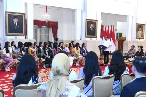Hal berikutnya yang disampaikan oleh Presiden Jokowi adalah terkait pariwisata dan ekonomi kreatif. Para finalis Puteri Indonesia diminta untuk mempromosikan destinasi-destinasi wisata yang dimiliki oleh Indonesia, terutama destinasi wisata prioritas seperti Labuan Bajo, Mandalika, Danau Toba, Likupang, hingga Borobudur.