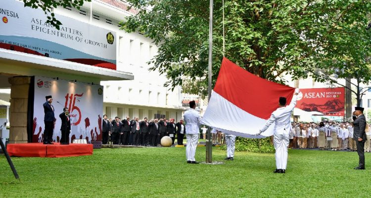 Kepemimpinan Indonesia di tingkat dunia pun terus berlanjut dengan keketuaannya dalam forum ASEAN di tahun 2023 yang efektif berlaku sejak tanggal 1 Januari 2023 yang lalu. Semangat Untuk Bangkit dan mempercepat pemulihan global pascapandemi juga dikobarkan di tingkat regional dengan mengusung tema "ASEAN Matters: Epicentrum of Growth".