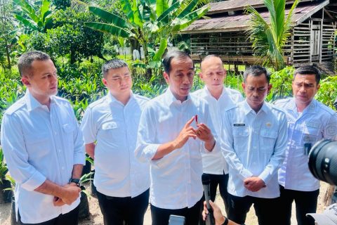 Presiden Jokowi Tegaskan Jalur Logistik dan Jalur Produksi Jangan Rusak