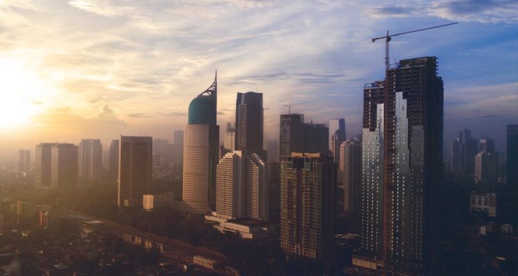Kinerja positif APBN tersebut ditopang oleh penerimaan negara yang mencapai Rp 1000,05 triliun atau 40,6 persen dari APBN, tumbuh 17,3 persen dibandingkan dengan tahun sebelumnya. Disamping itu, belanja negara juga tumbuh positif sebesar Rp 765,8 triliun atau 25 persen dari total belanja tahun ini, naik 2 persen dibandingkan dengan tahun kemarin.