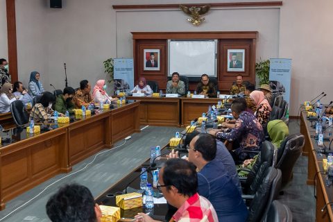 Dirjen Industri Agro mengemukakan, saat ini tingkat konsumsi susu per kapita masyarakat Indonesia sebesar 16,9 kg per kapita per tahun setara susu segar. “Jumlah ini perlu dipacu lagi untuk bisa bersaing dengan negara-negara ASEAN lainnya. Apalagi, peluang peningkatan konsumsi susu di Indonesia masih sangat besar, yang membuat investor berlomba-lomba untuk meningkatkan investasi di bidang industri pengolahan susu,” ungkapnya.