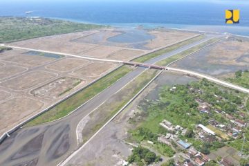 “Saya mengajak semua pihak untuk menjaga daerah tangkapan air melalui penghijauan kembali dan menahan laju alih fungsi lahan. Selain itu kita juga membangun prasarana pengendalian banjir untuk mengurangi risiko bencana banjir di Bali," kata Jubir Endra.