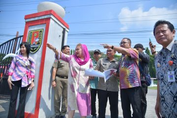 Wali kota Semarang Hevearita Gunaryanti Rahayu berencana ingin agar kawasan publik yang terkesan kumuh seperti Taman Tegalsari dan Wonderia segera dibersihkan.