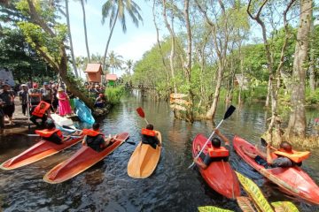 Beberapa destinasi wisata melonjak pengunjungnya hingga 50 persen. Sementara okupansi hotel naik hampir dua kali lipat.
