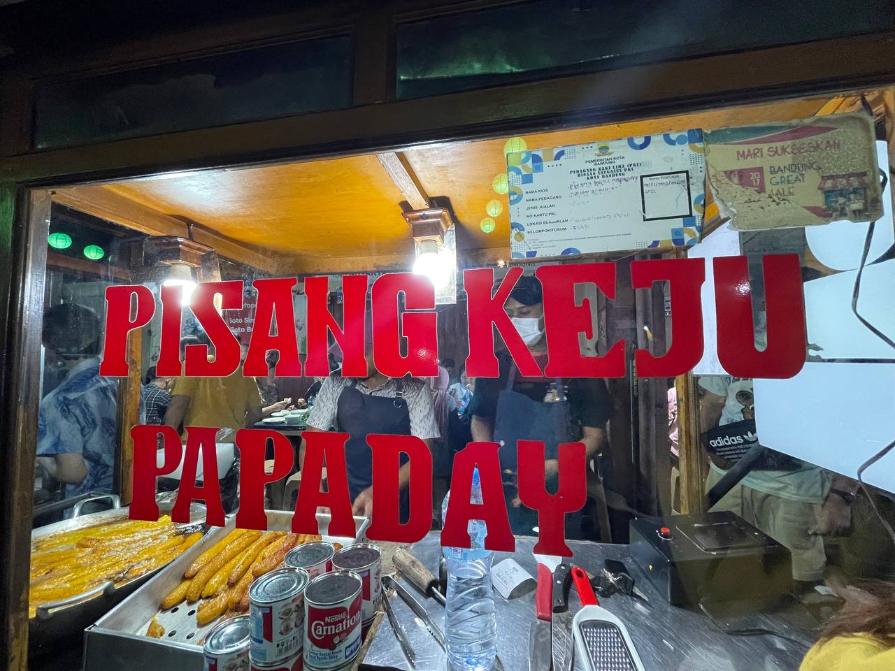Penjual Pisang Keju Papaday di Jalan Cibadak, Bandung - Berita Daerah