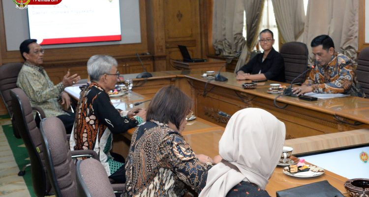 GKR Mangkubumi menambahkan, KADIN DIY akan berdampingan dengan Pemda DIY untuk memberikan pelatihan dan program magang bagi UMKM.
