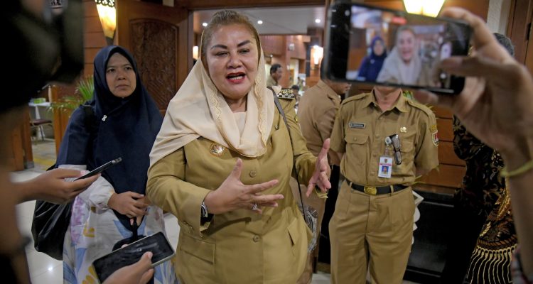 Penanganan banjir yang menjadi kewenangan Kementerian PUPR melalui BBWS Pemali Juana akan terus dikawal. "Bapak Menteri (Menteri PUPR, Basuki Hadimuljono) kan sudah meninjau ke Semarang. Bahkan rencananya akan ada beberapa proyek revitalisasi rumah pompa di wilayah-wilayah yang saat ini sering terjadi genangan. Semoga 2024 bisa segera terealisasi," imbuhnya.