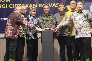 Ketiga inovasi daerah tersebut adalah penghapusan kemiskinan ekstrem melalui inovasi Gesek Ekstrem (Gerakan Serentak Eselon Peduli Kemiskinan Ekstrem), percepatan penurunan stunting melalui inovasi Gema Paris (Gerakan Bersama PNS Asuh Resiko Stunting) dan gerakan inovasi daerah melalui inovasi Pro-Beraksi (Probolinggo Bersinergi Ciptakan Inovasi).