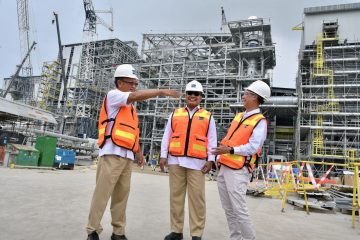 Menteri Arifin menjelaskan bahwa pembangunan smelter ini memiliki beberapa manfaat penting bagi Indonesia. Pertama, smelter akan meningkatkan nilai tambah mineral dan batu bara. Kedua, smelter akan menciptakan lapangan kerja baru bagi masyarakat sekitar. Ketiga, smelter akan membantu meningkatkan pendapatan negara.