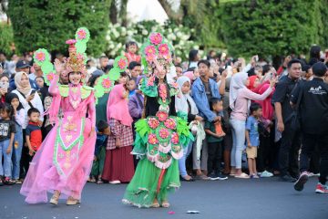 Tema yang diangkat dalam Semarang Flower Festival tahun ini, yaitu “Semarang Berwarna, Indonesia Maju”, yang menyerukan pentingnya untuk terus menjaga keberagaman dan kerukunan sebagai kekuatan utama dalam pembangunan.