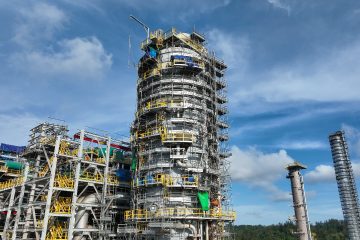 "Sesuai arahan Presiden Prabowo, kami telah meminta kilang-kilang dalam negeri untuk memanfaatkan semua crude, termasuk yang sebelumnya dianggap tidak memenuhi spesifikasi. Sehingga ekspor crude semakin menurun