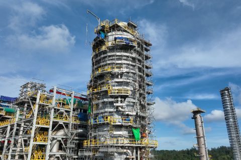 "Sesuai arahan Presiden Prabowo, kami telah meminta kilang-kilang dalam negeri untuk memanfaatkan semua crude, termasuk yang sebelumnya dianggap tidak memenuhi spesifikasi. Sehingga ekspor crude semakin menurun