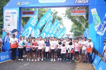 Ribuan Orang Meriahkan BIMA CEPU RUN 25 di Blora