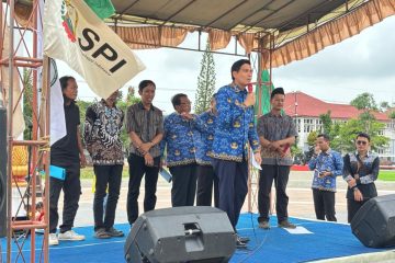 Bupati menyuarakan tantangan-tantangan besar yang selama ini membelenggu petani: harga gabah yang tak kunjung berpihak, absennya jaminan hukum atas lahan, hingga lemahnya posisi kelembagaan petani di mata sistem. Suaranya bukan sekadar retorika. Di balik itu, ada sederet langkah konkret yang telah ia dan timnya tempuh.